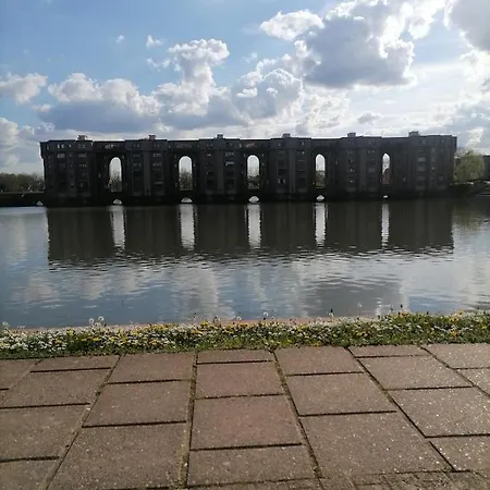 Aux Arcades Du Lac *